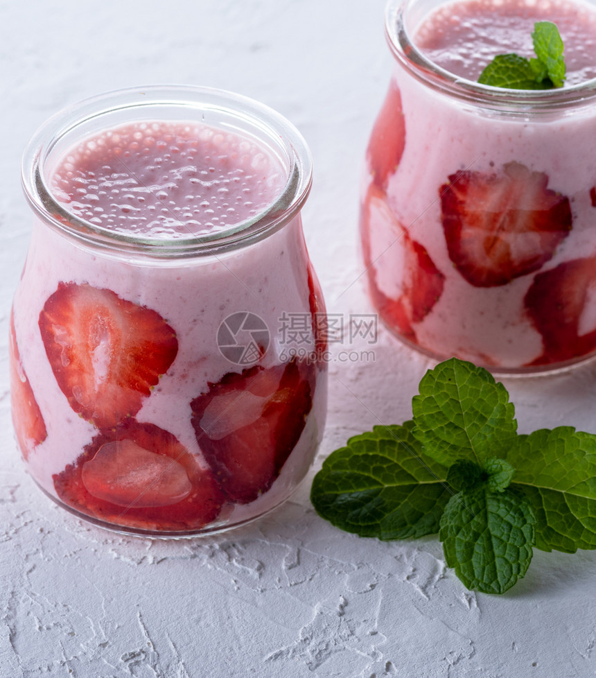 详细视图健康食物草莓奶昔图片