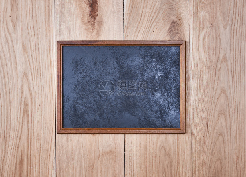 橡木板背景上黑色的木框图片
