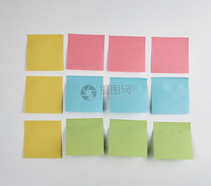 粉红色蓝绿纸贴在白背景上贴在白色背景上关门图片