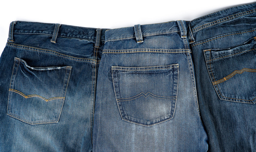 几条蓝色经典牛仔裤折成一行叠后口袋图片
