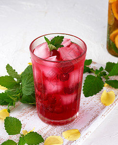 红莓鸡尾酒柠檬水白色高清图片