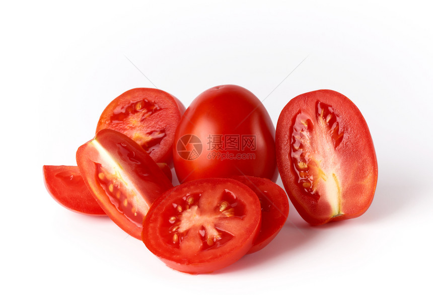 成熟的全红番茄和白底切片秋季收获沙拉和烹饪图片