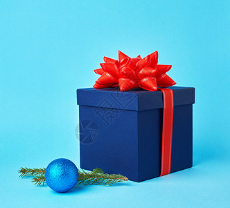 蓝色纸箱红弓蓝的彩球圣诞喜庆背景贺卡图片