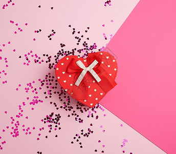 红心形纸板盒粉红背景多色明亮的彩蛋白生日节情人的喜庆背景图片