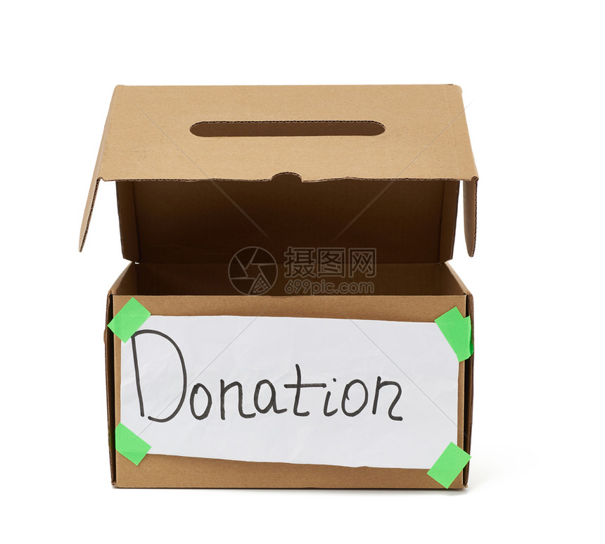 打开空的棕色纸板盒上面贴白纸和在背景的刻录捐赠帮助概念图片