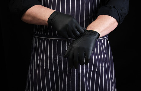 穿黑色制服和脱条纹围裙的厨师黑色乳胶手套低键图片