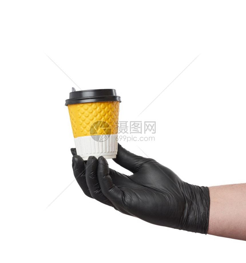 在流行病期间用黑色乳胶手套戴着一个次纸板杯和个塑料盖在白色背景安全和不接触地无发送在线订单图片