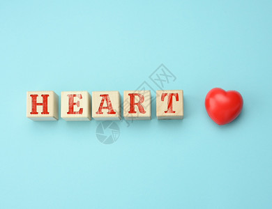蓝背景的心脏保健概念人体器官年度检查预防疾病图片