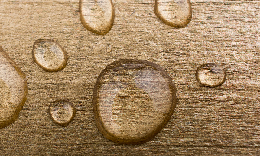 固体表面的水滴图片