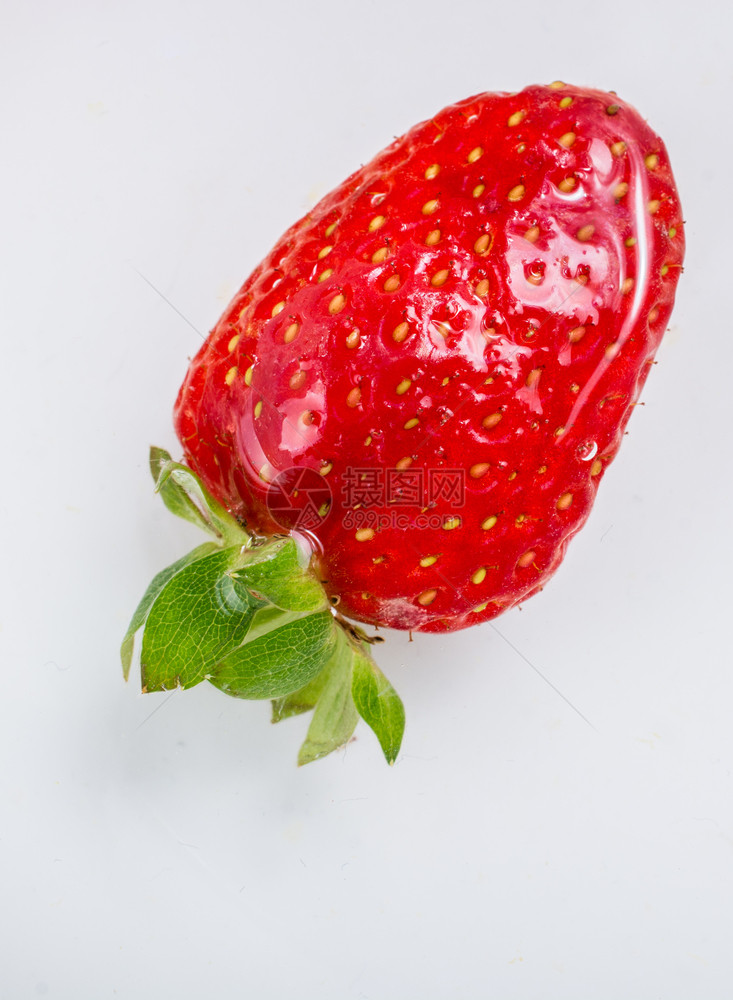 果汁甜和成熟的草莓果图片
