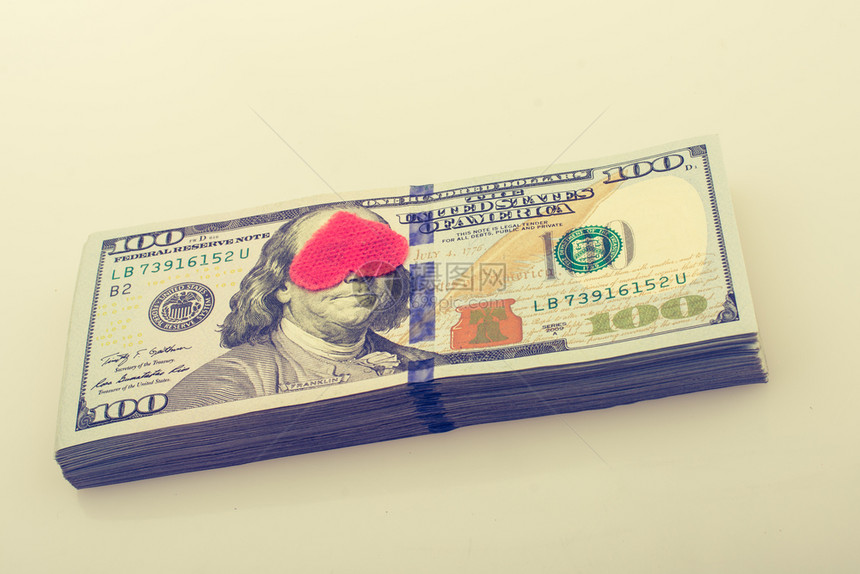 红心和美元钞票图片