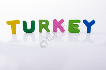 TURKEY字词用多彩的母区块写背景图片