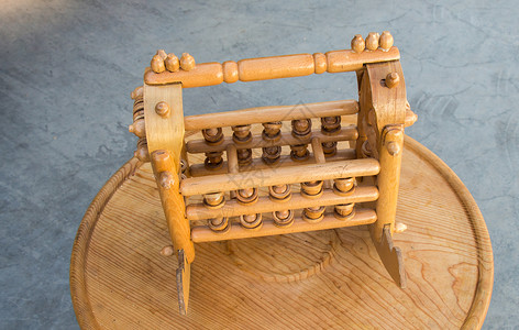 东方类型的木制摇篮图片