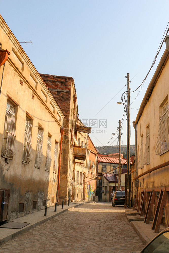 对旧第比利斯传统狭窄街道的看法图片