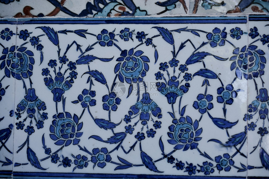 土制瓷砖有花卉形态图片
