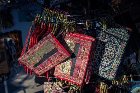 传统风格手工编织的布袋图片