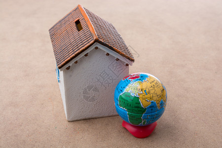小模范房子和地球图片