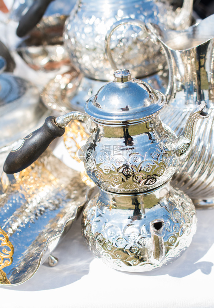 土耳其茶壶以传统风格制成图片