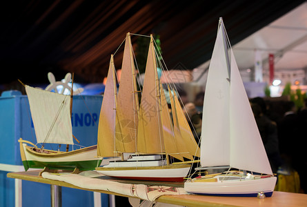 帆船模型一套色彩多的小型帆船模背景