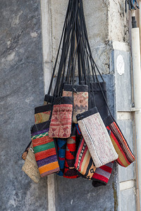 一套传统风格的编织钱包图片