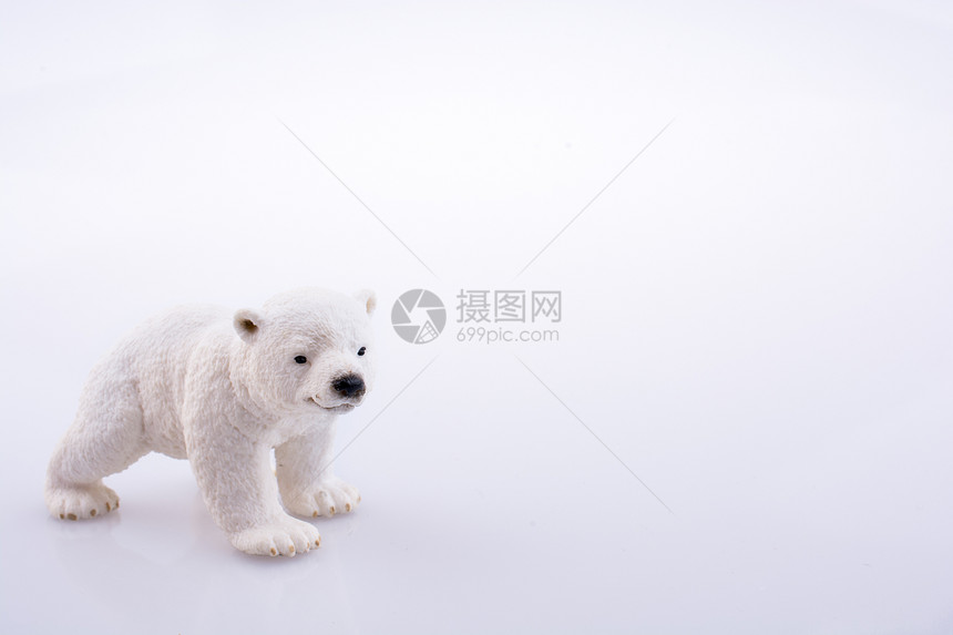 白色背景的北极熊模型图片