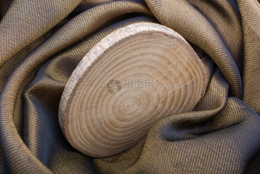 木切成圆形薄片图片