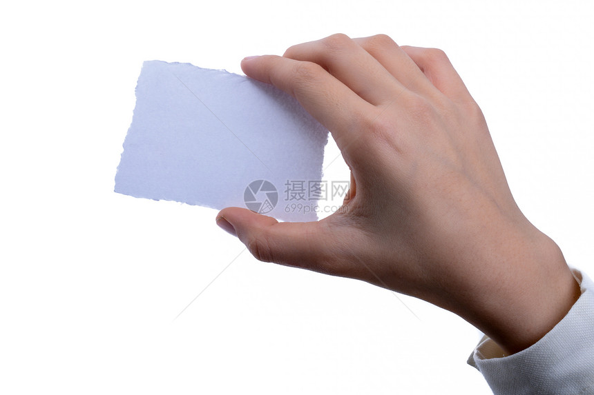 手握一块空白的撕破纸图片