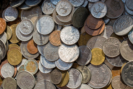 各种货币的旧金属硬集图片