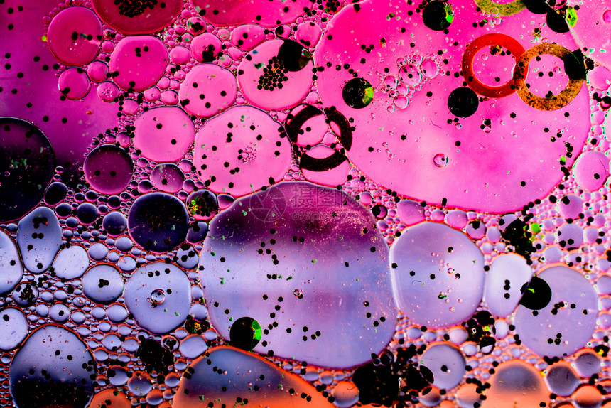 水基形成态中的石油泡沫图片