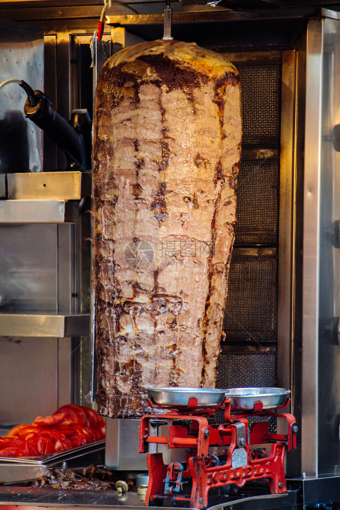 传统土耳其食物烤羊肉串沙瓦玛肉图片