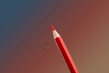 白色背景的红铅笔背景图片