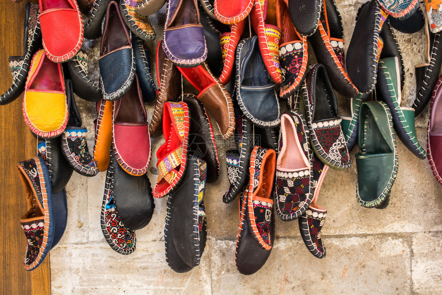 一套传统手制也门鞋图片