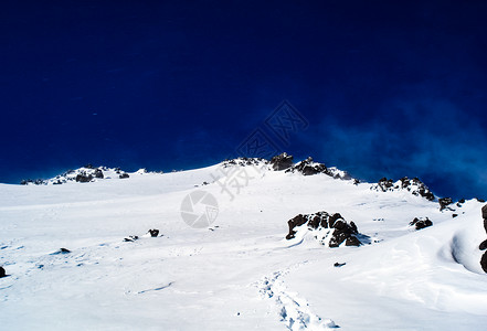 雪山夜晚景色样子图片