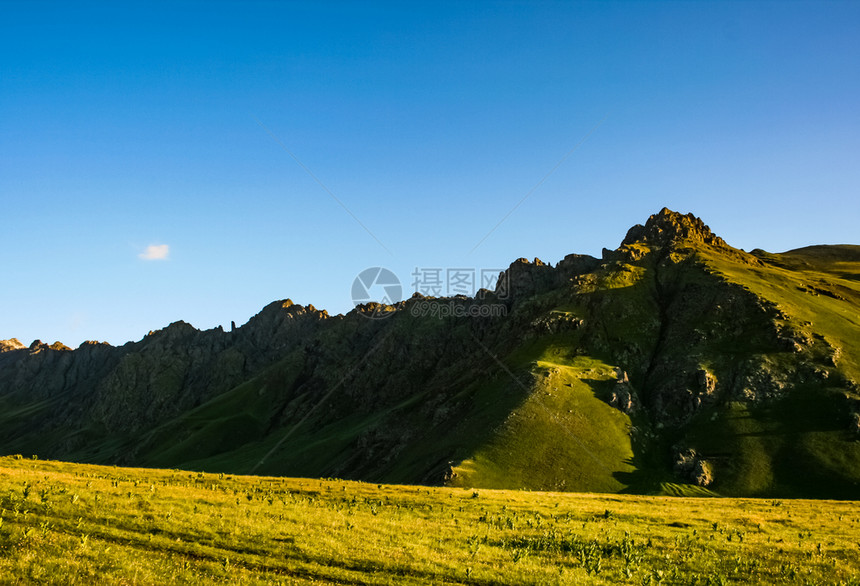 山上有草的山景山地景观山地植被山上有草的山景山地景观图片