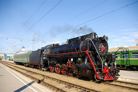 蒸汽牵引俄罗斯新西伯利亚州2018年7月日旧式蒸汽机车露天博物馆机车或引擎是铁路运输工具为火车提供动力旧式蒸汽机车露天博物馆背景