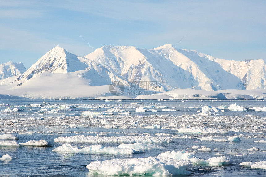 海洋中的南极冰山南极景观海洋中的南极冰山南极景观海洋中的南极冰山图片