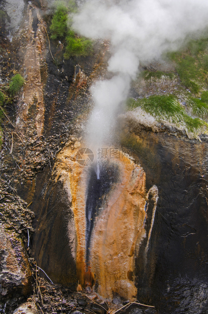 堪察卡的自然质堪察卡半岛的景观和光辉象一座燃烧的火山一座附近的地区堪察卡景观高山和堪察卡的火图片