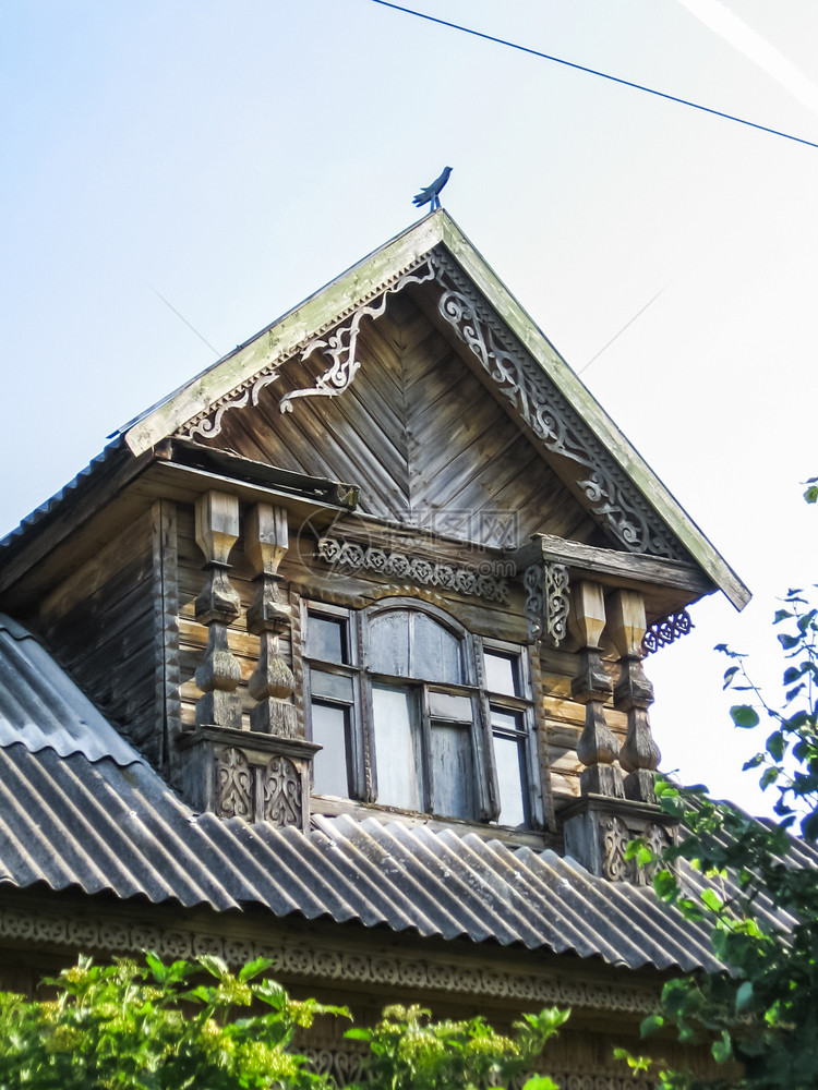 木制房屋窗的侧面框装饰的古老风格木制房屋窗的侧面古老装饰风格图片