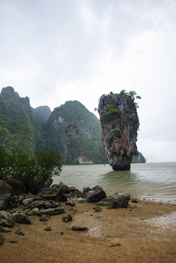 泰国海岸的质边悬崖岸线和山区图片