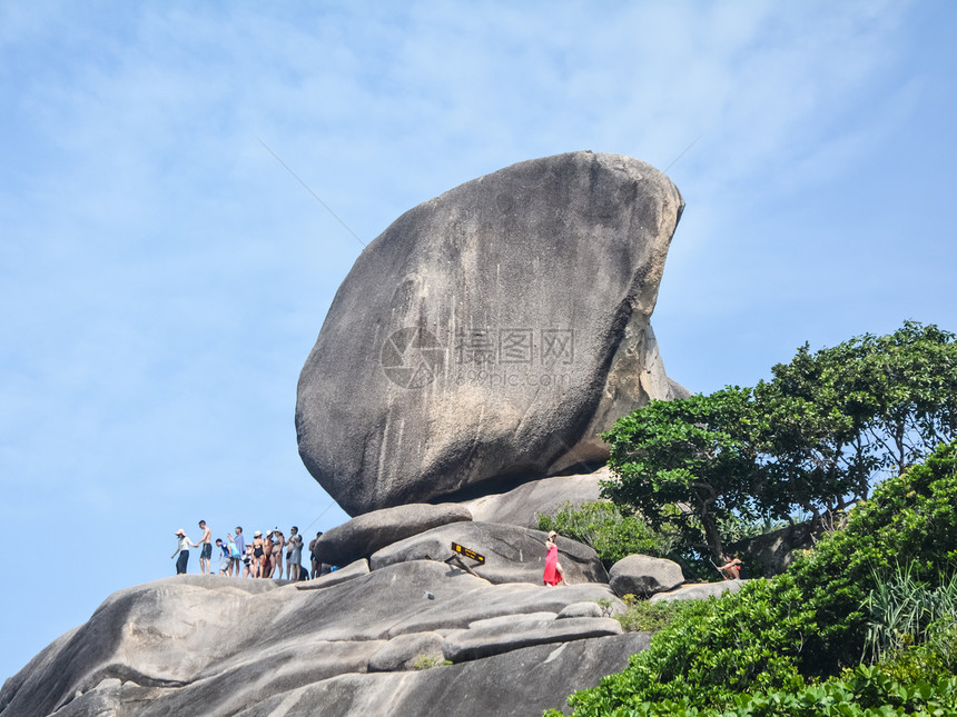 泰国普吉2014年7月3日山顶的巨石泰国普吉海岸山顶的巨石泰国普吉海岸山顶的巨石图片