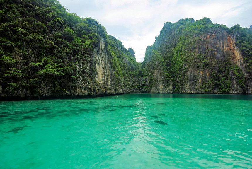 泰国海岸森林悬崖和海湾泰国岸森林悬崖和海湾图片