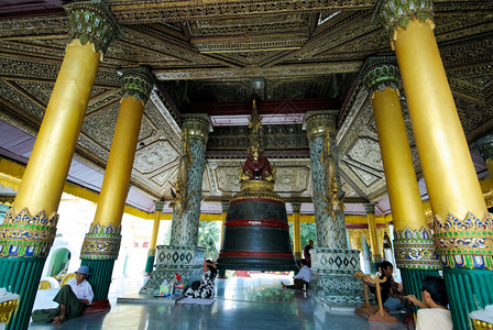 缅甸仰光2015年6月3日仰光佛教寺庙图片