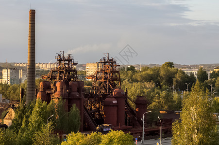工厂的烟囱背景图片