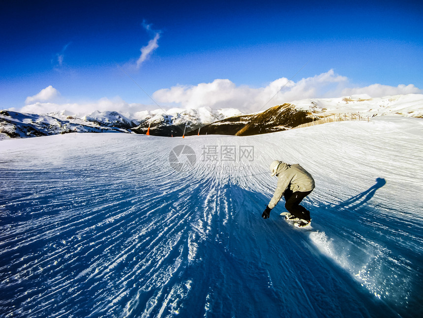 滑雪者乘坡雪坡雪坡雪坡雪坡雪坡雪坡雪坡雪下坡雪的下坡的板雪板下坡的雪板下坡板下坡板的坡板图片