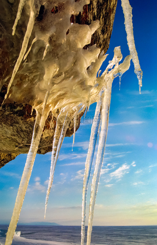 贝加尔岛的冬天湖面冰雪冬天贝加尔岛自然的美丽白加尔岛的冬天湖面冰雪图片