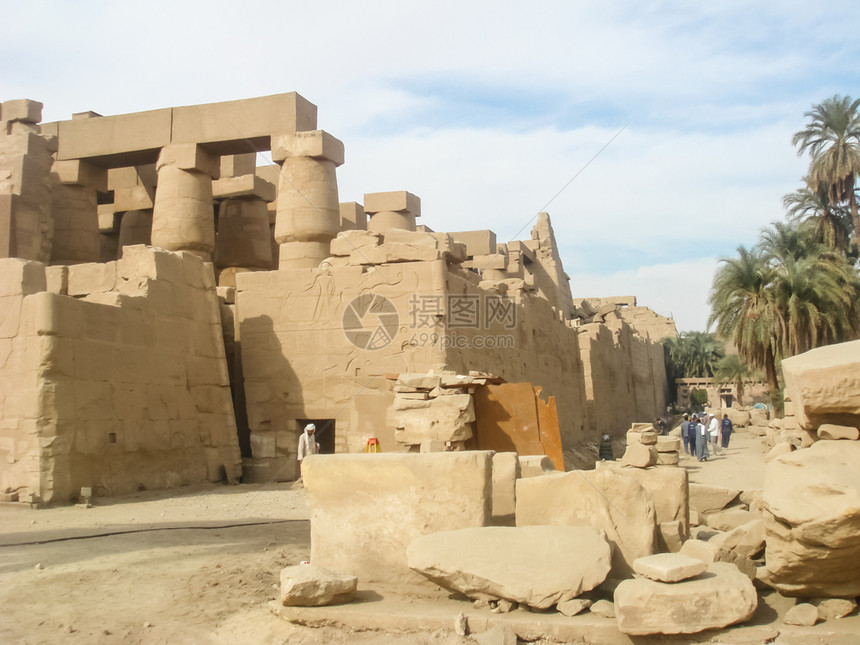 埃及卢克索2016年月2日卢克索地标古埃及建筑和雕像墙上的象形文字卢克索地标墙上的象形文字图片