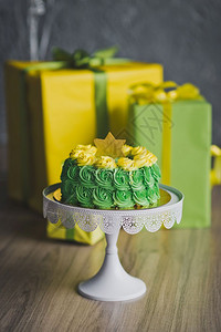 孩子们生日的蛋糕美丽黄色和绿蛋糕生日926图片