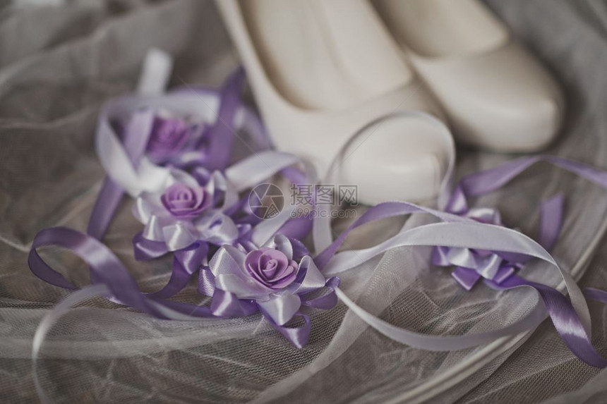 装饰在鞋旁的花朵美容落入伴娘的手中938图片
