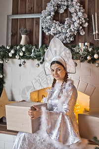 穿成圣诞老人916年的雪梅登孙女孩背景图片