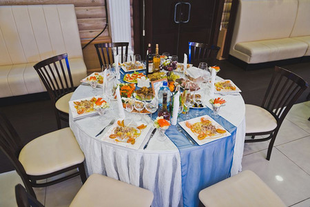 配菜的节日餐桌盛装的假日餐桌和8091小点心图片